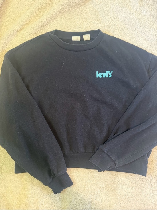 Levi's Tops - Levi’s cropped crewneck size medium